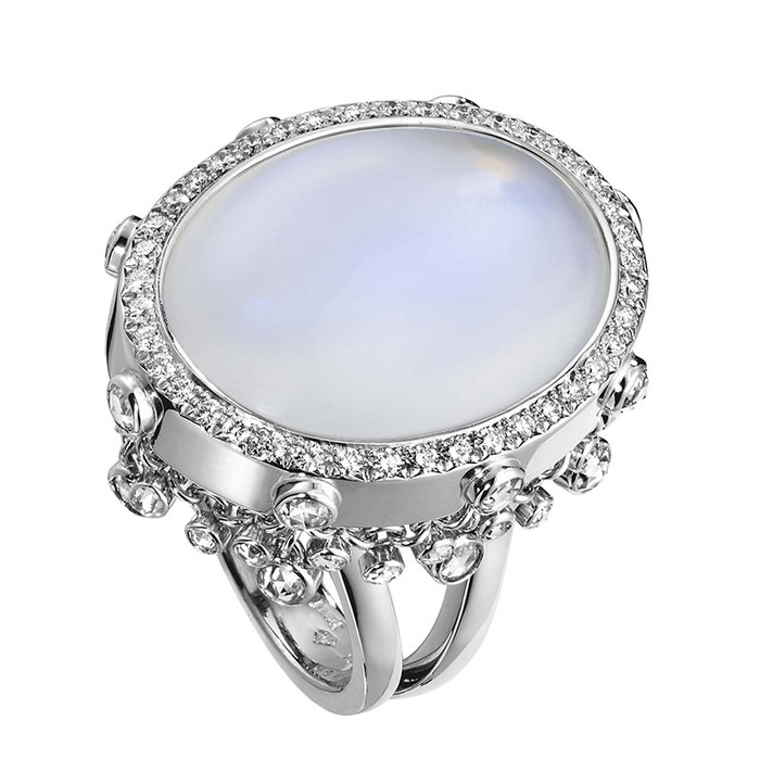 Piaget Limelight Garden 月光石戒指,價格電洽。